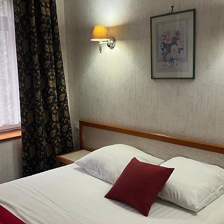 Hotel Val Saint Hilaire Givet Exterior foto
