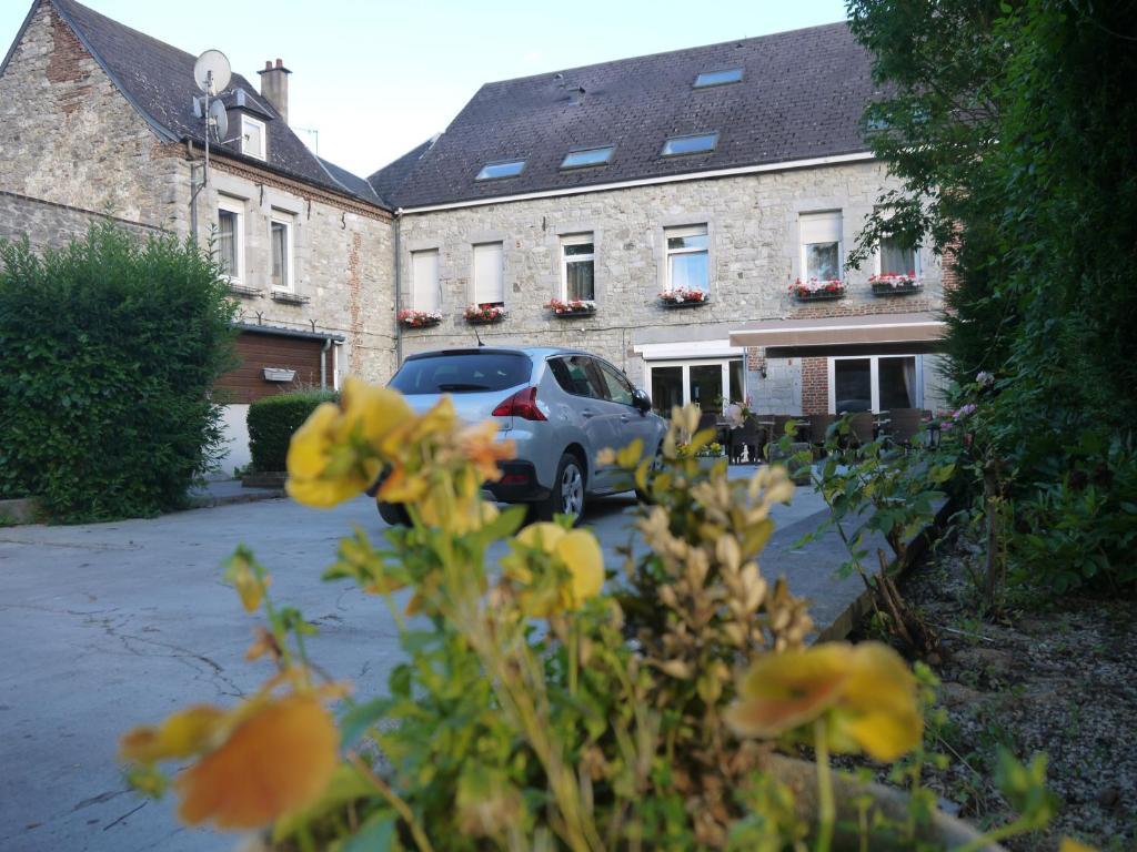 Hotel Val Saint Hilaire Givet Exterior foto